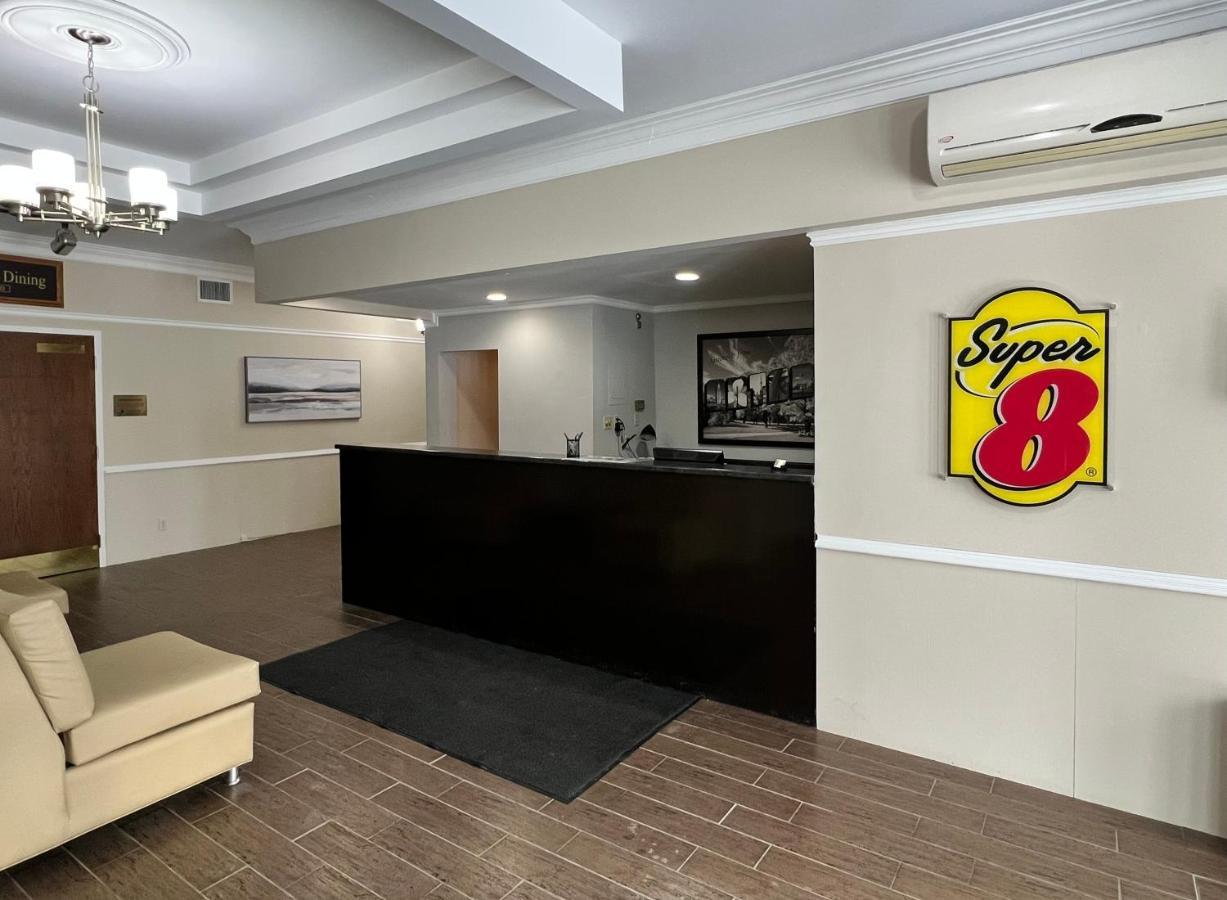 Super 8 By Wyndham Kirkland Lake Exterior photo